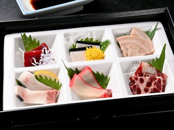 酒の肴にもってこい、長崎名物『鯨6点盛り』