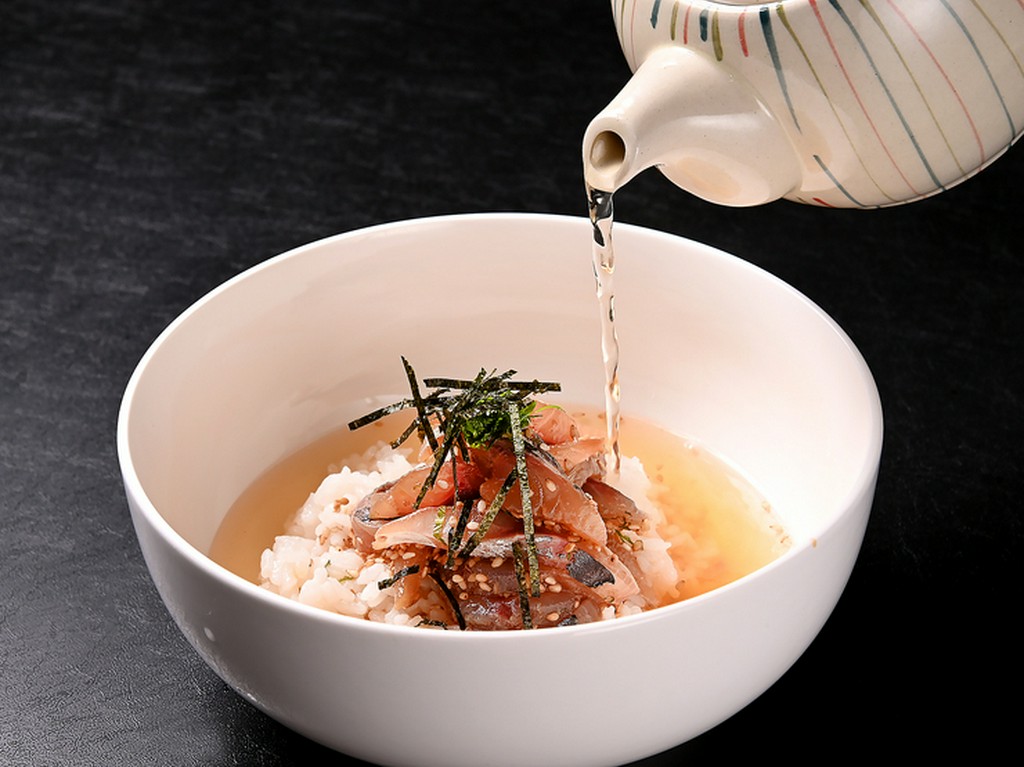 熱々の自家製だしが決め手『あじ茶づけ』