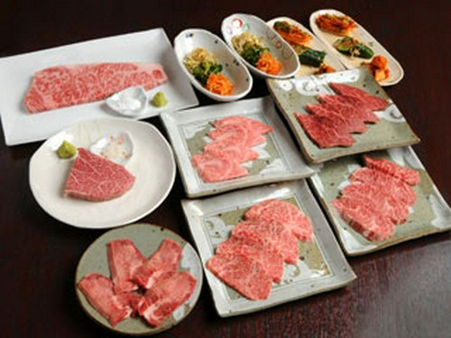 その美味しさは鮮やかな肉肌をひと目見ただけでわかります。