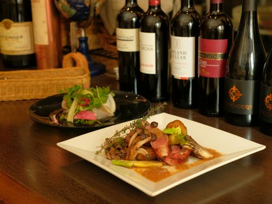 フランス産を中心に、シェフ自ら選んだワインが常時約30種類