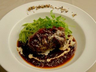 試行錯誤を繰り返し完成まで２年『豚肉の有機コーヒー煮込み』