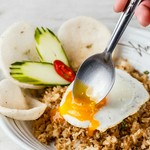 秘伝の自家製ゴレンソース使用。開店当初からの人気の一皿。もう一度言います、秘伝のソースです！！