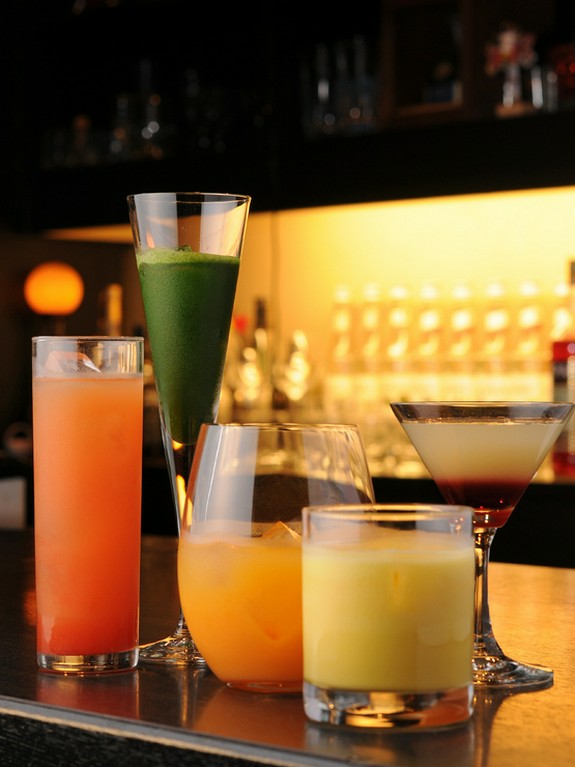 カウンター席完備。オシャレな空間で2人だけのひとときを