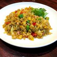 自家製のチャーシューがどっさり入った激ウマ炒飯です。