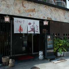 2匹の招き猫がお出迎え