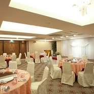 気品あふれるオシャレな洋室が大小2室。
各種ご宴会、パーティーにご利用下さい。音楽イベント、ダンスイベントにもどうぞ！