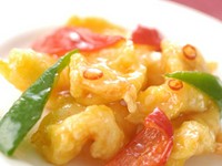 えびのチリソース／ニラともやしの炒め／ワンタンスープ／白菜の酢の物／ザーサイ／ご飯／杏仁豆腐