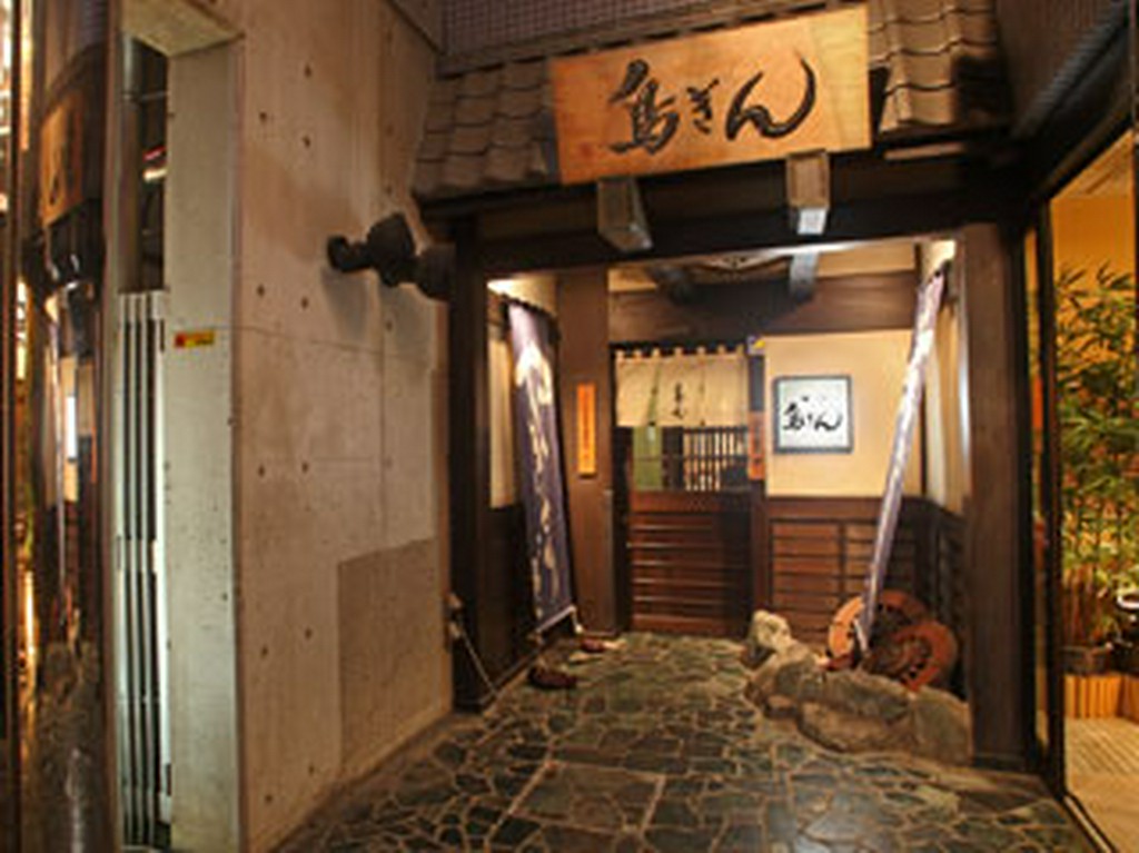 小田原駅から徒歩１分です。