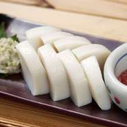 小田原名物かまぼこに、わさび漬、酒盗添え