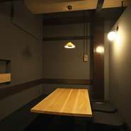 人気の半個室席です。落ちついた空間になっております。