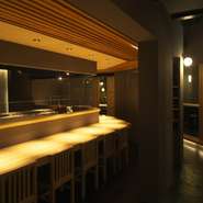 カウンター下にはコンセントも完備してあり、
電池切れの心配もありません。