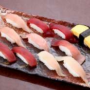 大トロ、中トロ、ビン長トロ、本マグロ赤身、南マグロ赤身など11貫