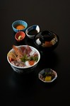 当店自慢の海の幸をふんだんに盛り込んだ海鮮丼です。