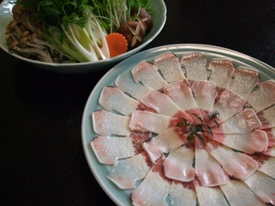 新名物　くじらしゃぶ　（冬期のみ）