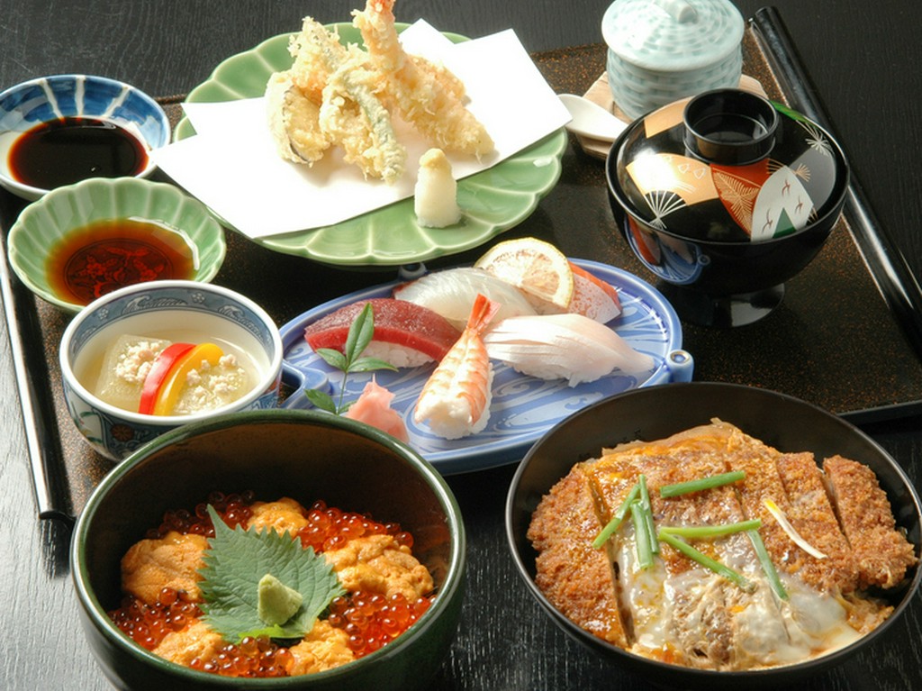 定食、丼物も充実