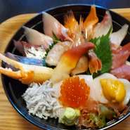 特選魚徳大漁丼