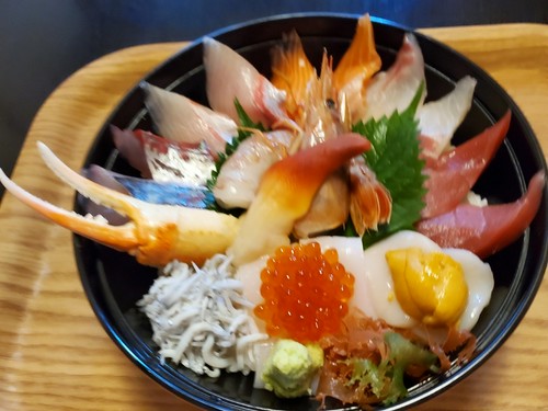 特選魚徳大漁丼