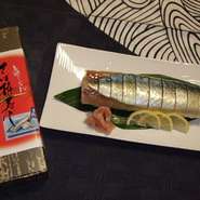 魚徳の定番　「さば棒寿司」　１５００円前後（大きさにより）
