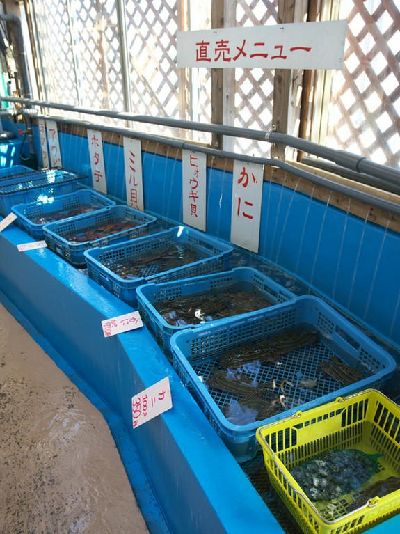 直売メニュー。カニ。アワビ。エビ。ホタテ。ヒォゥギ貝。