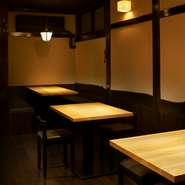 隣同士の席をつけて色んな人数構成できます