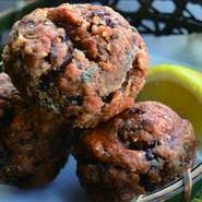 料理人としては、美味しくて喜んでいただける料理をお届けできるよう心がけています。料理のみならず、心地よい時間をお過ごしいただけるよう、サービスにも気配りを欠かしません。