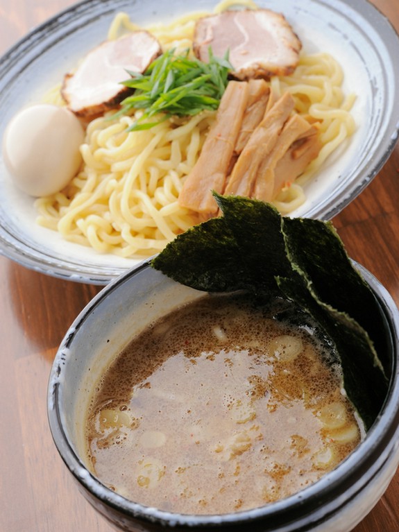 プリッとした麺とスープが絶妙なバランスです。『特製つけめん』