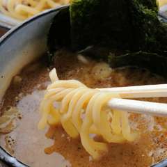 豚骨魚介系のラーメンです