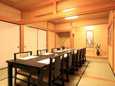 本格会席料理を個室で楽しめる