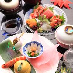 四季折々の旬を活かし創意工夫を凝らした料理の数々、和と洋が見事にマッチした自信の会席です。