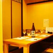 【2～4名個室】落ち着いた雰囲気の個室です。同タイプの8名個室もございます。　