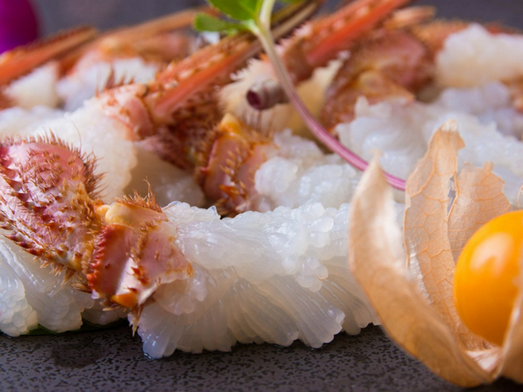 釣りキンキに毛ガニにクエ、最高級の海の幸を堪能する