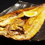 脂の乗った特大ホッケは食べ応えがすごい！　
(全８品)
・お刺身盛
・海水ウニ
・蟹味噌茶碗蒸しorお椀
・特大ホッケ（大きさ約50～60cm程）
・白老牛と野菜の岩塩プレート焼
・その他
※入荷状況や季節で内容変動有