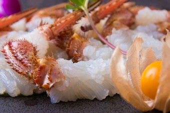 自らが釣った魚を調理、真に旨い肴がここにあります
