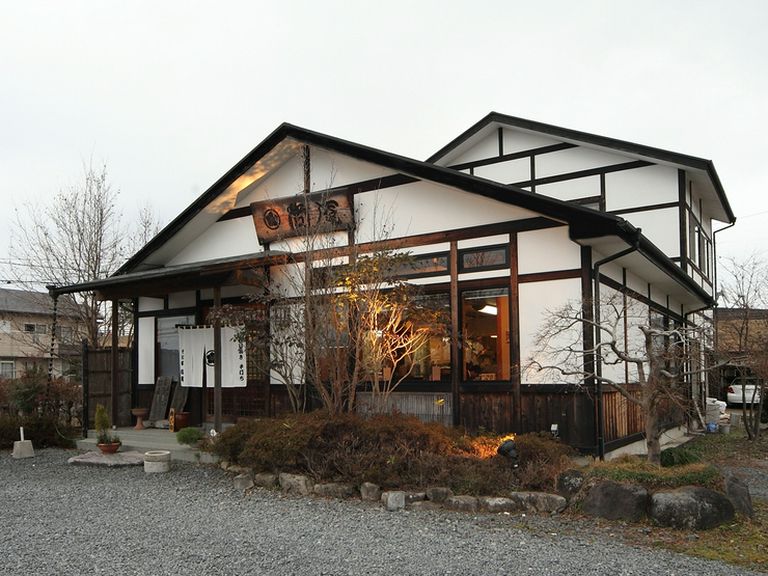 田舎の民家のような店