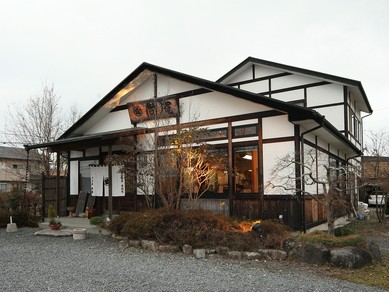 田舎の民家のような店