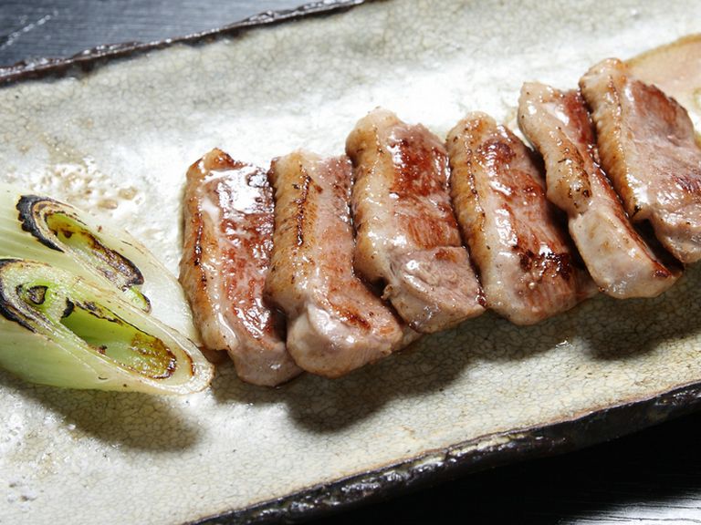 鴨の塩焼き。厚切りの鴨肉をジューシーに焼き上げました。