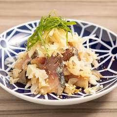 炙り〆サバガリ和え