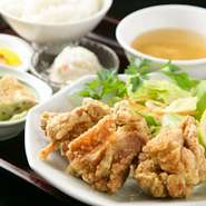 唐揚げ定食　900円