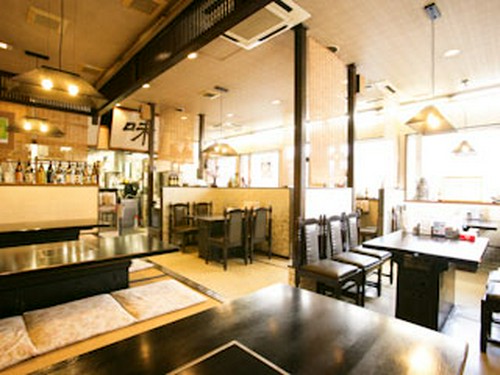 座敷もあり、ゆったりした店内