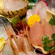 地元でとれた新鮮魚介を満喫できます。