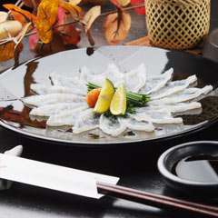 とらふぐの薄造り