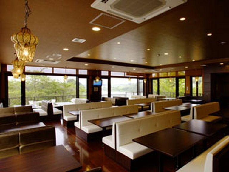 温泉でリフレッシュ、美味しいお料理を召し上がれ!