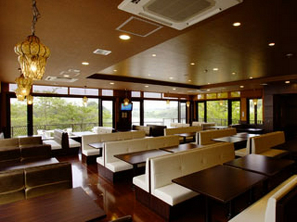 温泉でリフレッシュ、美味しいお料理を召し上がれ！