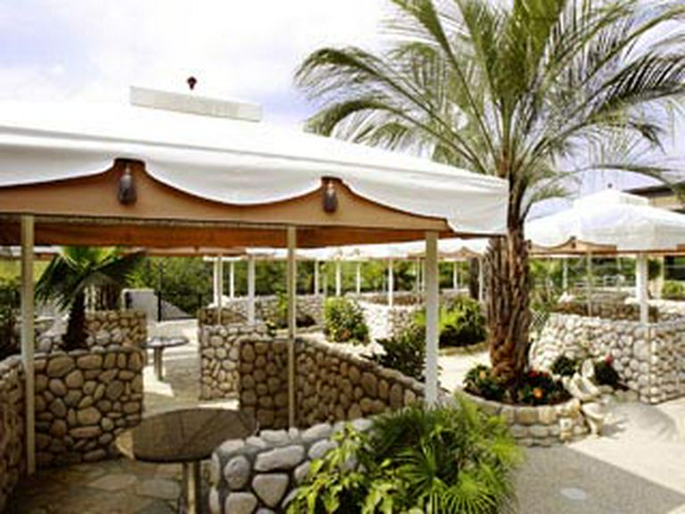 ガーデンレストラン