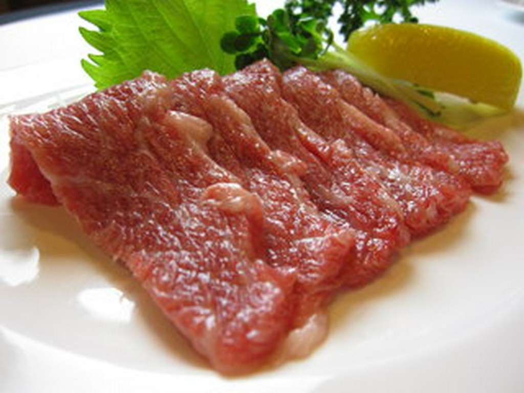 飛騨牛霜降特上牛刺身