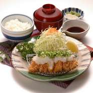 半うどん付きは220円増になります。（みそ汁はつきません）