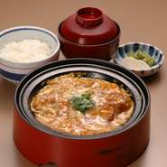 半うどん付きは220円増になります。（みそ汁はつきません）