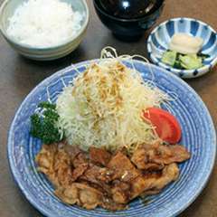 飯田千代幻豚使用の生姜焼定食は人気の一品です。