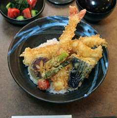 大えび穴子の上天丼は、ボリューム食感とも大満足の一品です。