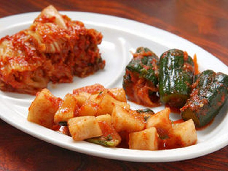 白菜キムチ、オイキムチ、カクテキと全て本場の味です。